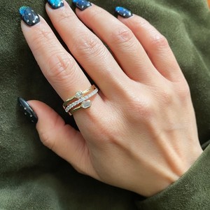 Bague de fiançailles et de mariage en diamant de laboratoire taille poire, bande pavée empilable en platine, bijoux de luxe minimalistes de créateur - Product Image 4