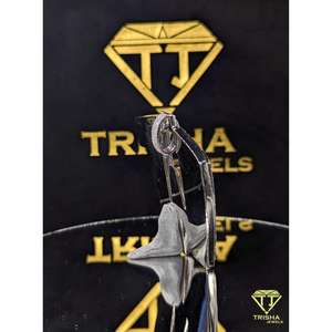 Colgante con la letra inicial "W" con diamantes cultivados en laboratorio VVS en plata de ley 925, joyería hip hop de Trisha Jewels - Product Image 6