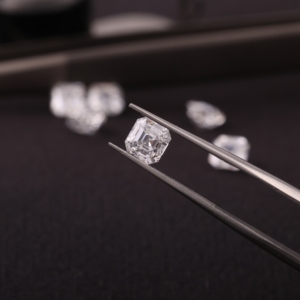 Diamant de laboratoire HPHT de 0,90 ct, couleur D, pureté ASSCHER, taillé, certifié IGI, pour bijoux personnalisés, directement de l'usine - Product Image 1