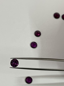 Lot de pierres précieuses en vrac calibrées de Rhodolite naturelle de couleur Fine 8mm de forme ronde par Sadiya International - Product Image 6