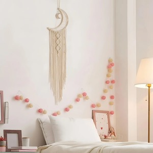Décoration murale en macramé en forme de lune faite à la main pour chambre à coucher, salon et décoration intérieure esthétique sur le thème céleste, en provenance d'Inde - Product Image 4