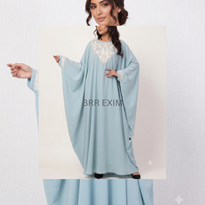 ชุดเดรสยาวมุสลิมแบบเรียบร้อยสำหรับผู้หญิง ผ้าคลุมอาบายะห์ปักลายสีฟ้าอ่อนสุดหรู พร้อมฮิญาบเข้าชุด - Product Image 2