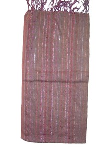 Écharpe longue classique en lurex rayé léger pour femme, teinte en fil, toutes saisons, usage quotidien, avec bords frangés - Product Image 2
