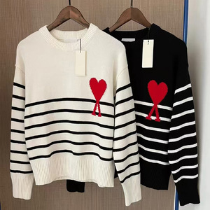 Pull en tricot rayé pour femme de marque avec broderie cœur rouge, col rabattu oversize, idéal pour l'automne - Product Image 4