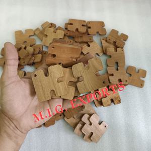 Cartes/tapis en bois utilisées pour la fabrication de textiles complexes et étroits, tels que des ceintures robustes, des sangles, des garnitures de vêtements et des tapisseries. - Product Image 5