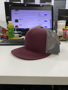 Casquette Snapback Adulte 5 Panneaux Bicolore Personnalisable avec Broderie et Corde, Fabriquée en Usine au Vietnam, Haute Qualité, Style Urbain - Product Image 4