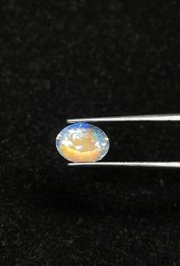 Piedra lunar arcoíris natural facetada multicolor de corte ovalado. - Product Image 1