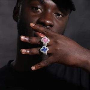 Anillo de Trébol de Cuatro Hojas de Estilo Nuevo Personalizado, Plata S925 con Moissanita Original, Anillos de Diamantes de Colores Fantasía para Hombres y Mujeres - Product Image 5