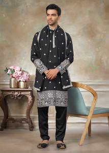 Ensemble Kurta Pyjama Traditionnel pour Hommes en Soie Pure avec Broderie et Dupatta Assorti pour Mariage et Diwali - Product Image 3