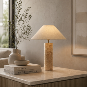 Lampe d'appoint contemporaine en marbre avec texture de pierre naturelle, forme architecturale et éclairage décoratif chaleureux - Product Image 1