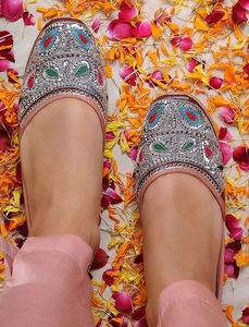 Khussa Pakistaní para Mujer, Ligera, de Colores Mixtos, Khussa/Chappal/Zapatos de Alta Calidad Personalizados para Mujer, Totalmente Hechos a Medida - Product Image 6