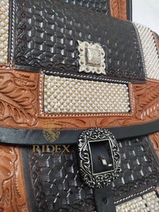 Sillín de Cuero de la Mejor Calidad con Diseño Floral Estilo Western y Bolsa de Sillín Clásica Disponible al Mejor Precio del Mercado - Product Image 6