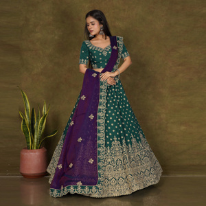 Lehenga Choli en soie avec broderie dense sur toute la surface, dupatta contrastant et bordure ornée – Ensemble pour fêtes et plage - Product Image 1