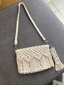 Le sac est doté de poignées d'épaule robustes et allongées, conçues pour un transport sans effort toute la journée. - Product Image 6
