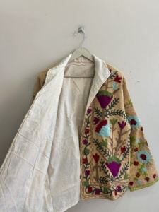 Chaqueta étnica india cómoda y bordada con diseño Suzani, abrigo de boda para mujer - Product Image 5