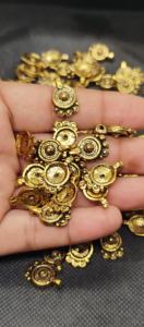 Breloques en laiton à forme géométrique spirale, breloques dorées brutes, breloques bohèmes pour macramé et fabrication de bijoux - Product Image 4