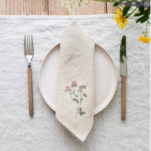 Serviettes en lin brodées. Serviette de table en tissu. Serviettes à fleurs brodées. - Product Image 6