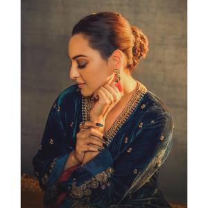 Beautiful <b>Indian</b> & Pakistani Clothing Elegant Party Wear <b>Top</b> Bottom Dupatta Set - Product Image 3