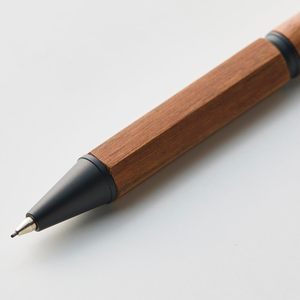 Crayon mécanique en bois KITERA LIFT+ 0,5 mm |   Bois de zèbre/noyer récupéré |   Noyau entièrement métallique |   Gravure au laser |   Plomb noir pour fusil | - Product Image 4
