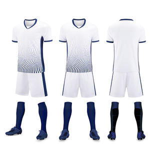 Nouveaux kits de football personnalisés de qualité supérieure avec impressions par transfert thermique, uniformes à manches courtes durables et cousus, séchage rapide - Product Image 1