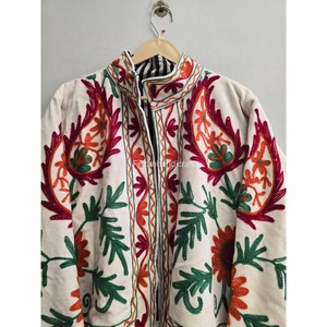 เสื้อแจ็คเก็ตปักลายใบไม้ งานแฮนด์เมด ซูซานี แจ็คเก็ตสั้น มีกระเป๋าข้างสองข้าง สไตล์โบโฮชิค เสื้อแจ็คเก็ตลำลองสำหรับผู้หญิง - Product Image 4