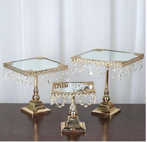 Ensemble de supports à gâteaux de luxe à 3 niveaux avec accents verticaux en cristal doré. Disponible à prix de gros. - Product Image 3