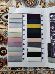Tissu satiné premium effet slub, largeur 58 pouces, texture douce et brillante, idéal pour sari, robe, kurti. Fournisseur en gros, matériau de haute qualité. - Product Image 5