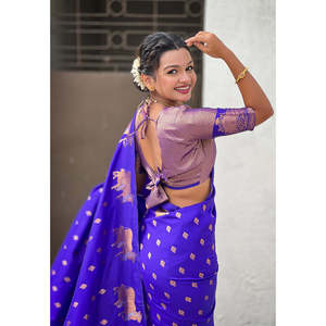 Sari de Noche Tejido de Seda Suave Violeta Elite Weaves con Doble Zari y Borde Nandi 700g - Product Image 3