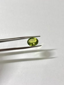 Perlas de Peridoto Verde Natural de Corte Ovalado de 8x10 mm, 2.7 Quilates con Cambio de Color para la Elaboración de Joyas - Product Image 2