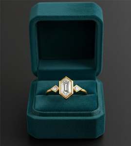 Anillo de Compromiso Clásico con Moissanita de Corte Hexagonal, Oro de 14K, Engaste Completo con Tres Piedras, Anillo de Boda, Regalo de Aniversario para Esposa - Product Image 3