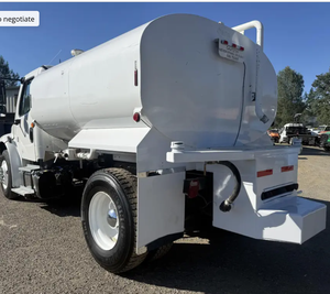 Venta al por mayor de camiones cisterna Freightliner usados de 2015 y 2016, modelo M2, con tanque de acero nuevo de 2300 galones. Envío rápido. - Product Image 5