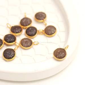 Colgante de piedra lunar gris natural tallada a mano con forma de flor, plata de ley 925, amuleto de piedra lunar gris para la elaboración de joyas. - Product Image 2