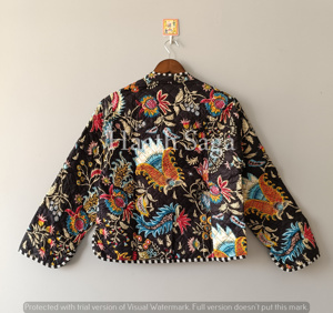 Veste kimono matelassée à imprimé artisanal : Manteau en coton bleu à motifs floraux - Product Image 4