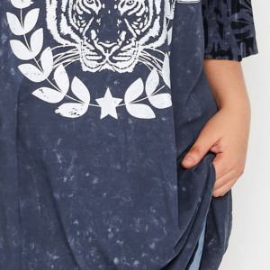 Tunique OEM pour femme grande taille, bleu marine délavé, avec motif graphique imprimé tigre, coupe ajustée, manches classiques, en tricot respirant et écologique - Product Image 2