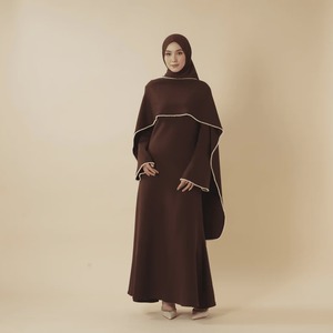 Robe Abaya de fête d'été à manches longues ornée de perles, vêtement islamique modeste de luxe haut de gamme avec cape, vente en gros - Product Image 1