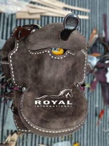 Silla de Montar para Caballo de Cuero Marrón Chocolate de Alta Calidad con Estribos de Aluminio, Tamaños y Colores Personalizados Disponibles, Se Aceptan Pedidos al por Mayor - Product Image 3