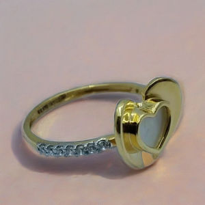 Elegante Anillo en Forma de Corazón Dorado con Banda con Acentos de Diamantes para Mujer, Joyería Fina Romántica para Regalo - Product Image 4