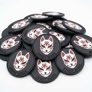 Patch en caoutchouc PVC personnalisé en gros, logo 3D masque de renard, emblème rond en silicone souple à coudre pour sac, veste, uniforme - Product Image 1