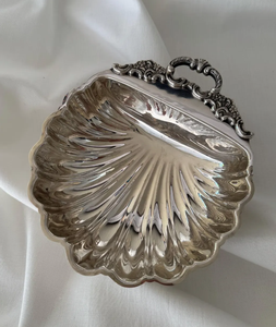 Plateau en métal en forme de coquillage, finition argentée polie, avec poignée, pour mariage et décoration intérieure - Vente flash - Product Image 1