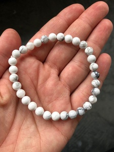 Bracelets en Howlite de Qualité Supérieure pour le Chakra et le Feng Shui, Design Élégant avec Perles, Vente en Gros - Product Image 3