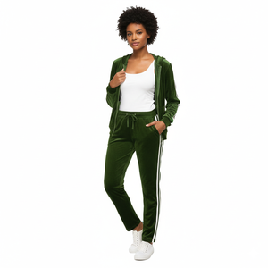 Conjunto de Sudadera con Capucha y Pantalones Acampanados de Terciopelo de Alta Calidad para Venta al por Mayor, Personalizable con Logotipo, Trajes Deportivos Rojos para Mujer - Product Image 1