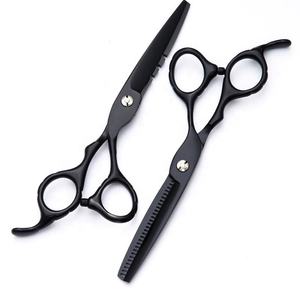 Juego de tijeras de corte de pelo de peluquero negro profesional de 6 pulgadas de 2 piezas con tornillo ajustable y logotipo personalizado - Product Image 5