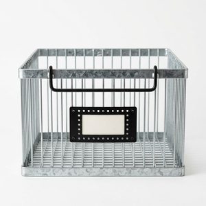 Cesta de alambre de hierro galvanizado hecha a mano de 30 cm con placa de identificación negra perforada para despensa, decoración del hogar, hoteles y bodas - Product Image 1