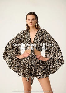 Conjunto de dos piezas estampado para mujer - Top corto con cuello en V y mangas acampanadas con minifalda, conjunto coordinado para vacaciones - Surtido - Product Image 6