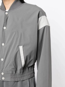 TRAMA SPORTS APPAREL Chaqueta Corta de Mujer Tallas Grandes, Color Gris con Bloques de Color, de Piel Sintética y Algodón, Estilo Racer, Cuello Alto, Cierre de un Solo Botón - Product Image 6