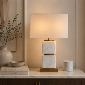 Lampe de table contemporaine en marbre blanc, mettant en valeur une architecture de cubes empilés, un savoir-faire haut de gamme et un attrait décoratif intemporel - Product Image 1