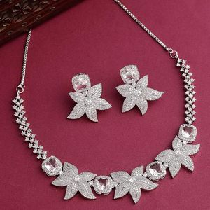 Conjunto de Collar y Pendientes de Plata con Flores de Cristal y Diamantes de Imitación, Joyería de Boda para Mujer, Estilo Romántico, Engaste Pavé - Product Image 4