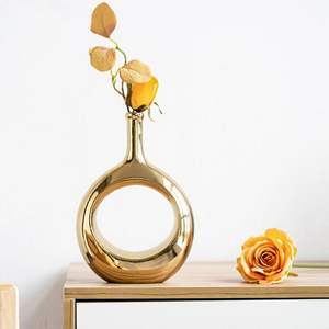 Vase à fleurs en métal unique offrant un attrait artistique pour la décoration intérieure, destiné aux designers d'intérieur et aux marchés d'exportation - Product Image 3