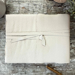 Carnet en cuir ivoire A5 paysage, livre de dessin en papier de coton fait main, carnet de croquis en cuir, cadeau artistique pour artistes - Product Image 6