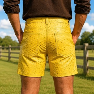 Shorts en cuir d'autruche embossé sur mesure - Vêtements en peaux exotiques pour homme, cadeau pour lui, shorts de cowboy de luxe - Product Image 2